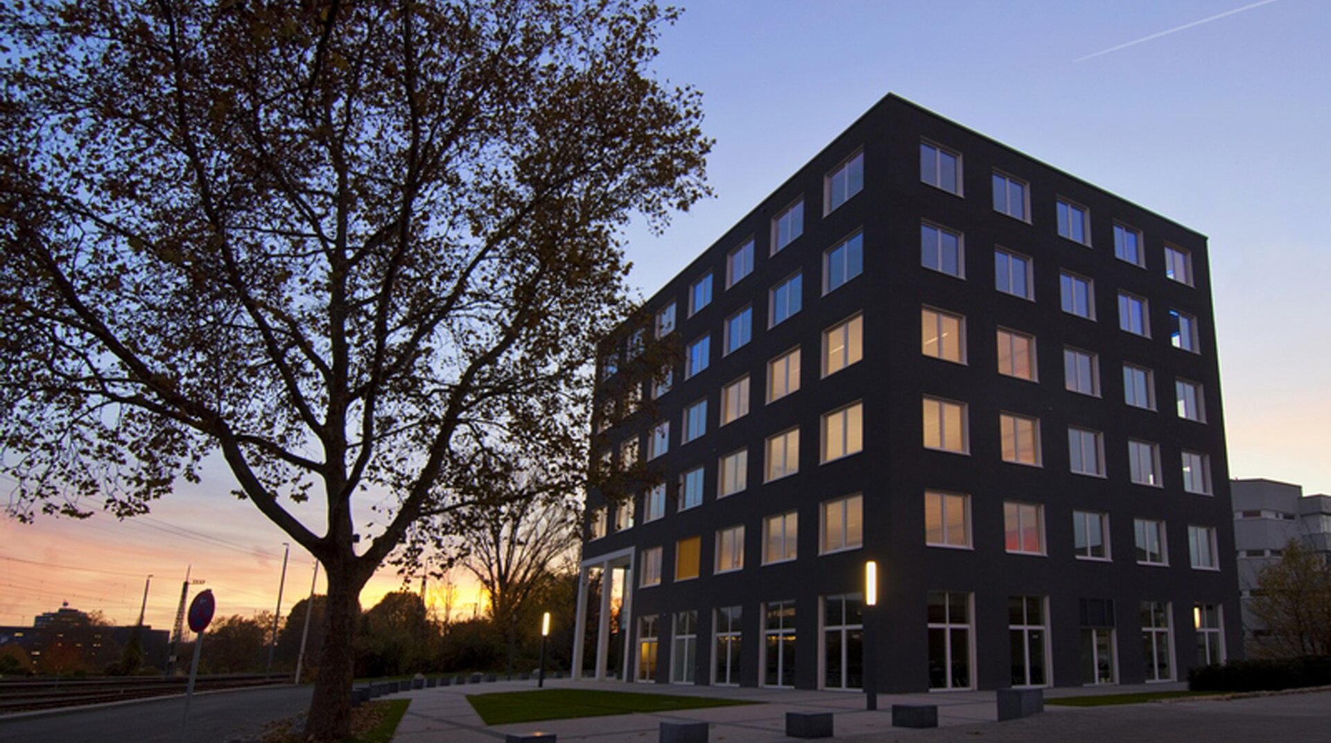 Hochschule Heilbronn, von außen, abends während dem Sonnenuntergang