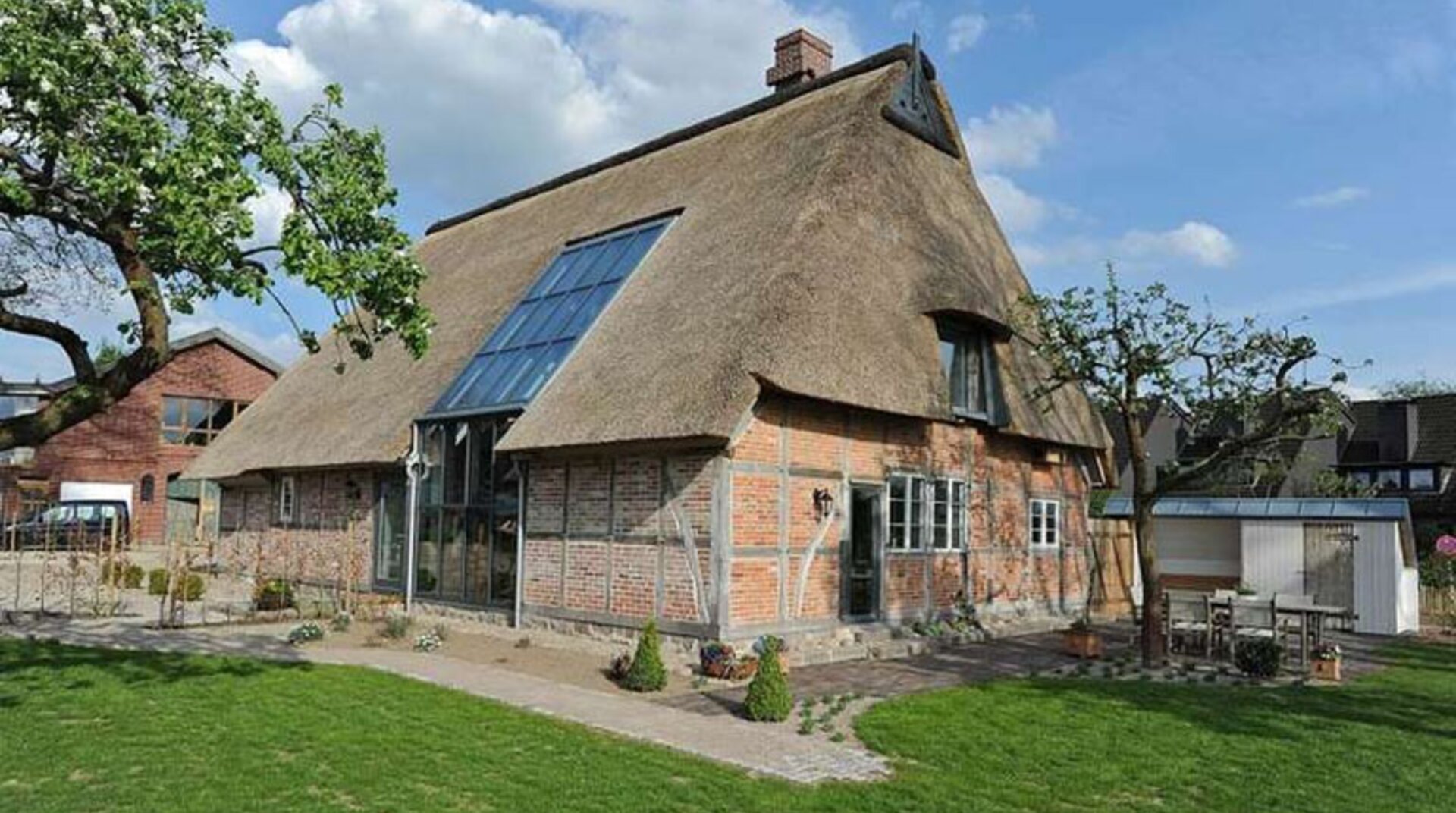 Sanierung einer Instenkate in Meilsdorf, Fachwerkhaus, Gartenansicht auf die Außenfassade