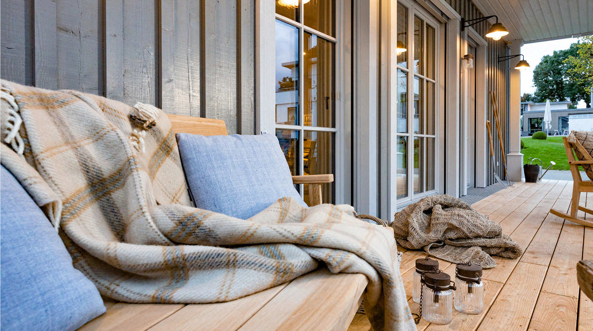 Gemütliche Terrasse mit Sitzmöglichkeiten